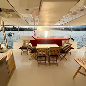 3* Botel Floatinn Boat-bnb
